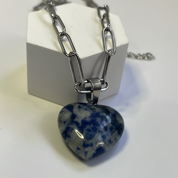 NWT NECKLACE Stainless Steel Blue Crystal Heart Pendant. Length: 19 inches. - Picture 15 of 16